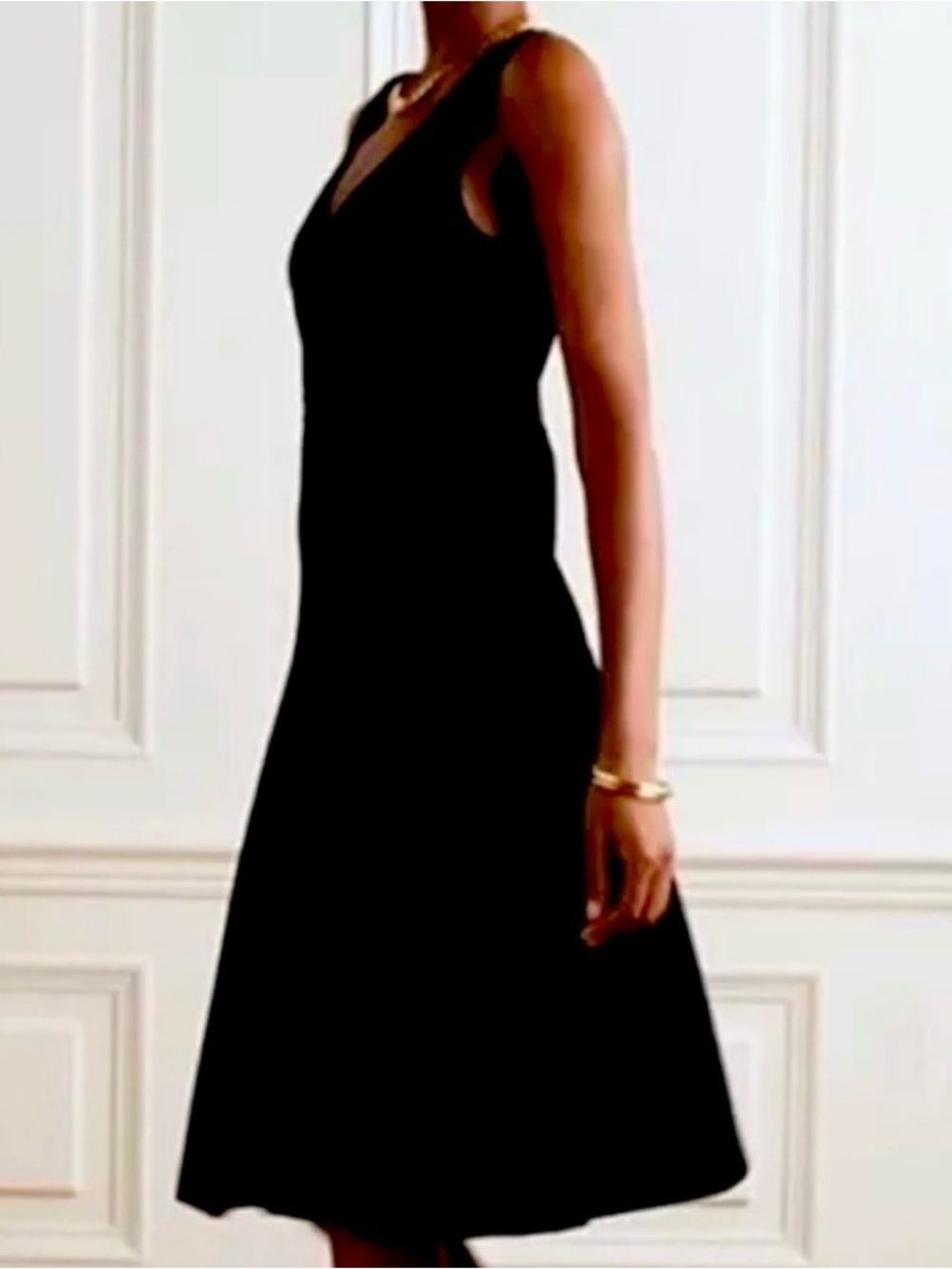 Theory Keyhole Cutout Dress 2 Black V Neck Fit Flare Minimalist